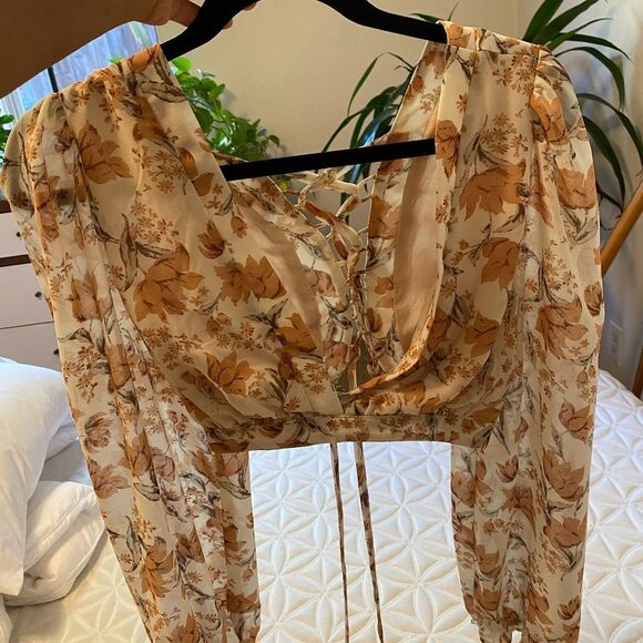 Beautiful two piece mini skirt set - Picture 5 of 11